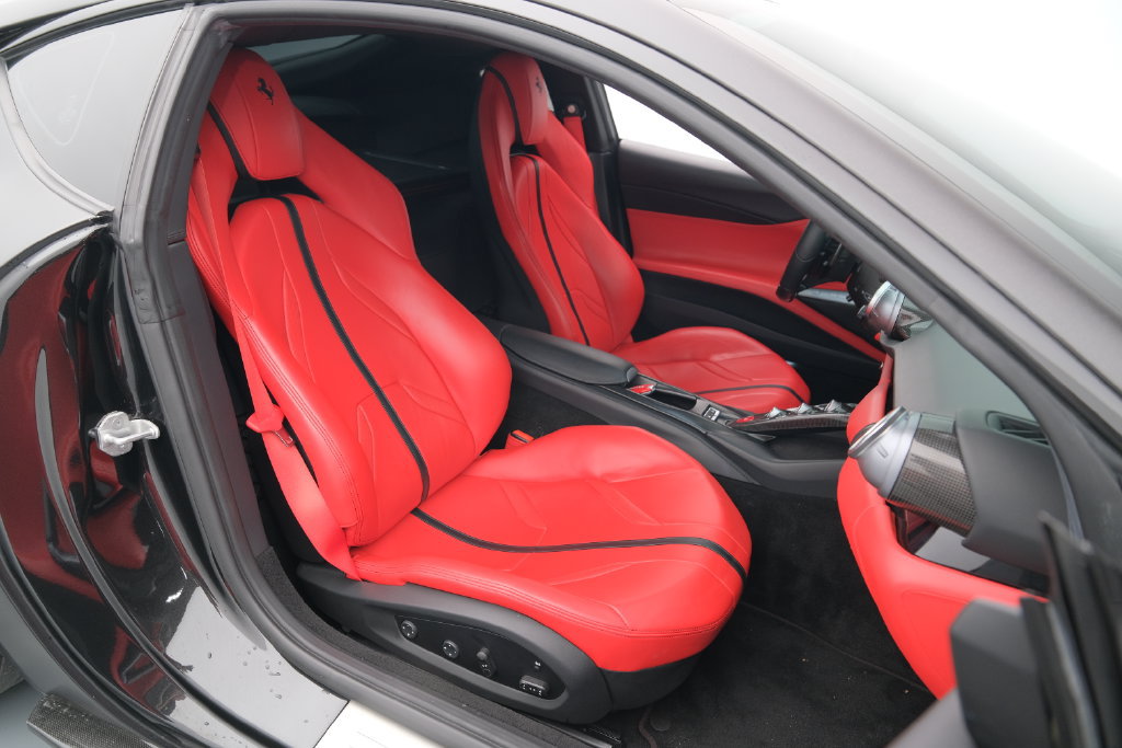 Used 2018 Ferrari 812 Superfast RWD image 16