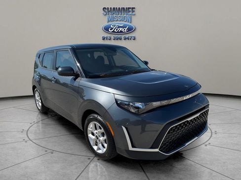 Used 2023 Kia Soul LX w/ LX Technology Package image 3