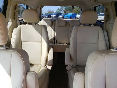 Used 2010 Volkswagen Routan SE FWD image 10