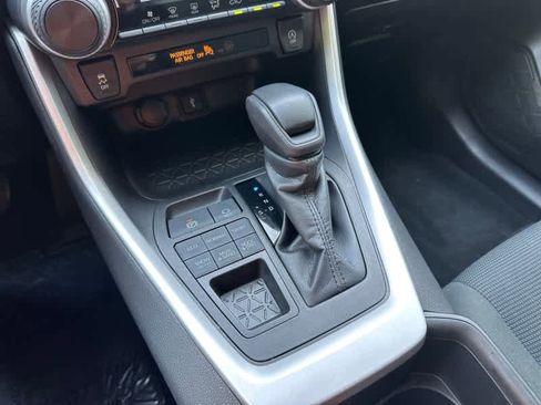 Used 2022 Toyota RAV4 LE image 27