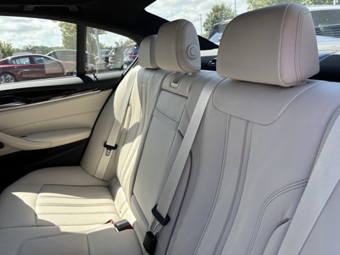 Used 2023 BMW 530i w/ Premium Package RWD image 12