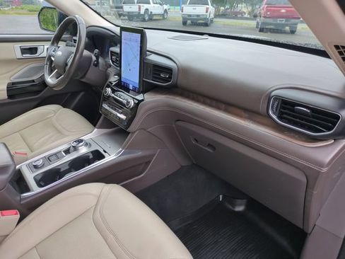 Used 2022 Ford Explorer Platinum w/ Technology Package AWD/4WD image 36