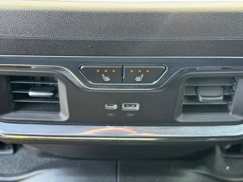 Used 2022 Chevrolet Silverado 1500 High Country AWD/4WD image 13