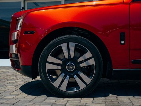 Used 2023 Rolls-Royce Cullinan AWD/4WD image 9