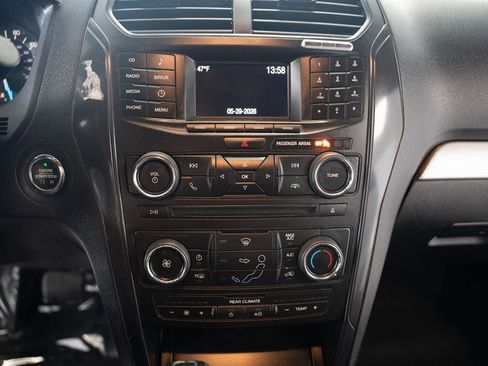 Used 2017 Ford Explorer XLT FWD image 15