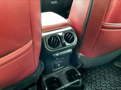 Used 2019 Jeep Wrangler Unlimited Sahara AWD/4WD image 24