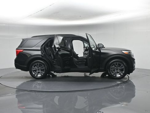Used 2023 Ford Explorer XLT w/ Equipment Group 202A RWD image 39