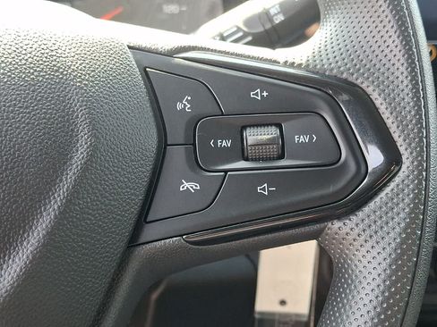 Used 2025 Chevrolet Trax LS FWD image 21