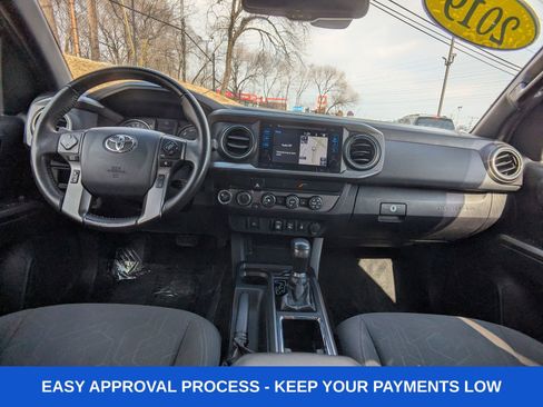 Used 2019 Toyota Tacoma TRD Off-Road AWD/4WD image 17