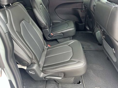 New 2026 Chrysler Pacifica Select image 13