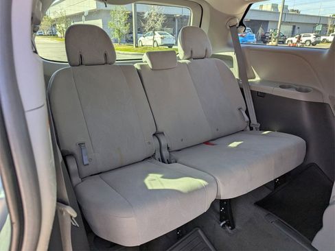 Certified 2017 Toyota Sienna L image 19