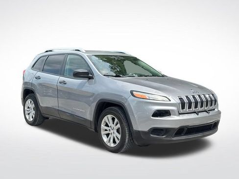 Used 2015 Jeep Cherokee Sport FWD image 9