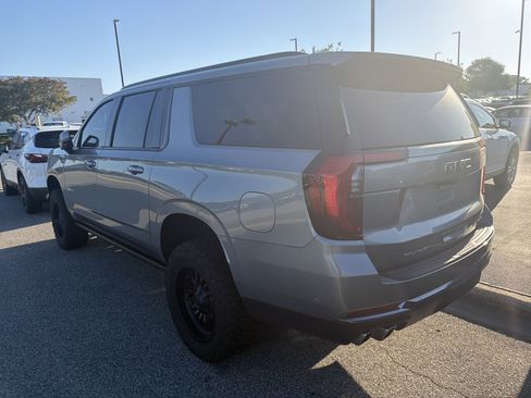 Certified 2025 GMC Yukon XL AT4 w/ AT4 Premium Package AWD/4WD image 8