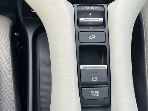 Used 2025 Honda HR-V LX image 23