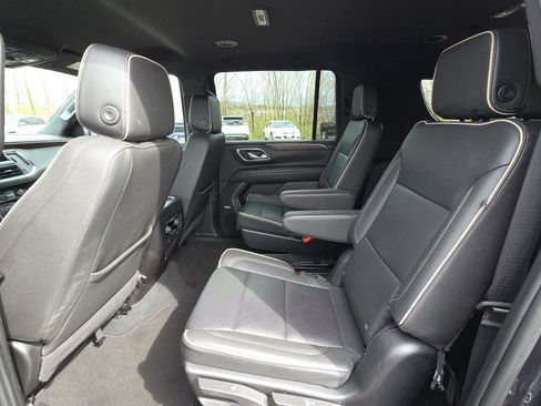 Used 2023 Chevrolet Suburban Premier image 28