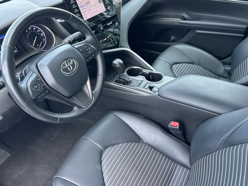 Used 2022 Toyota Camry SE FWD image 9
