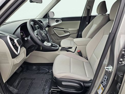 Used 2025 Kia Soul LX image 17