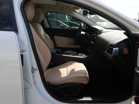 Used 2018 Jaguar XE image 25