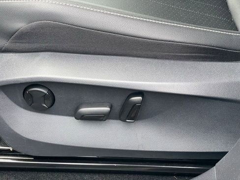 Certified 2023 Volkswagen Atlas SE image 12