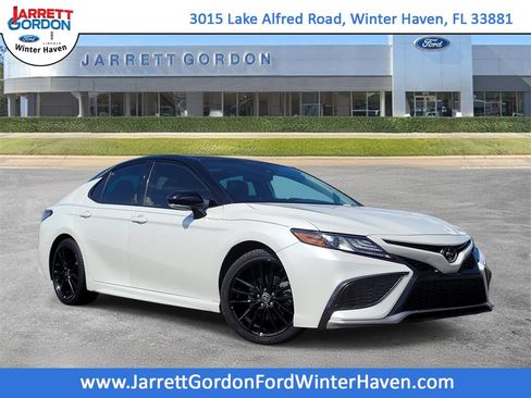 Used 2022 Toyota Camry XSE FWD image 1