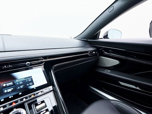 Used 2024 Aston Martin DB12 Coupe image 75