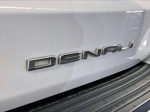 Used 2021 GMC Yukon XL Denali w/ Denali Premium Package AWD/4WD image 10