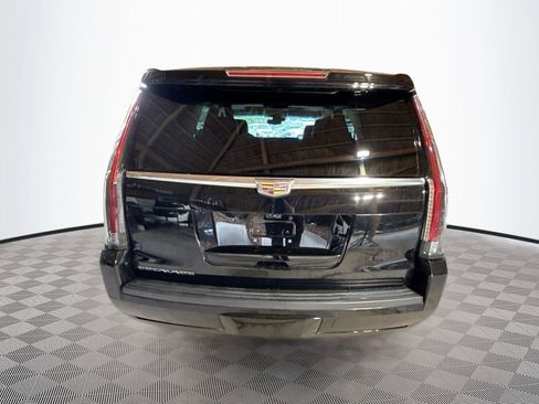 Used 2018 Cadillac Escalade Premium Luxury image 7