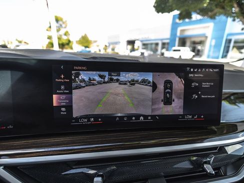 Used 2024 BMW X7 xDrive40i AWD/4WD image 14