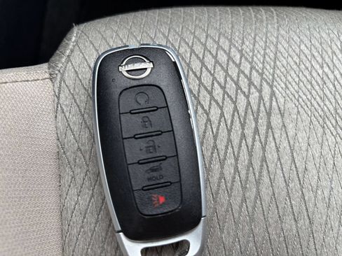 Used 2025 Nissan Rogue SV AWD/4WD image 22