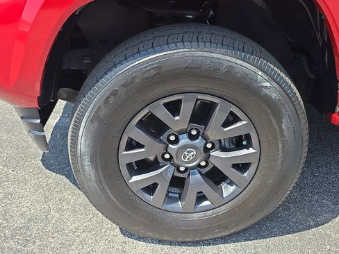 Used 2022 Toyota Tacoma SR5 image 13