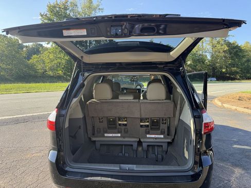 Used 2017 Toyota Sienna XLE w/ XLE Navigation Package FWD image 30