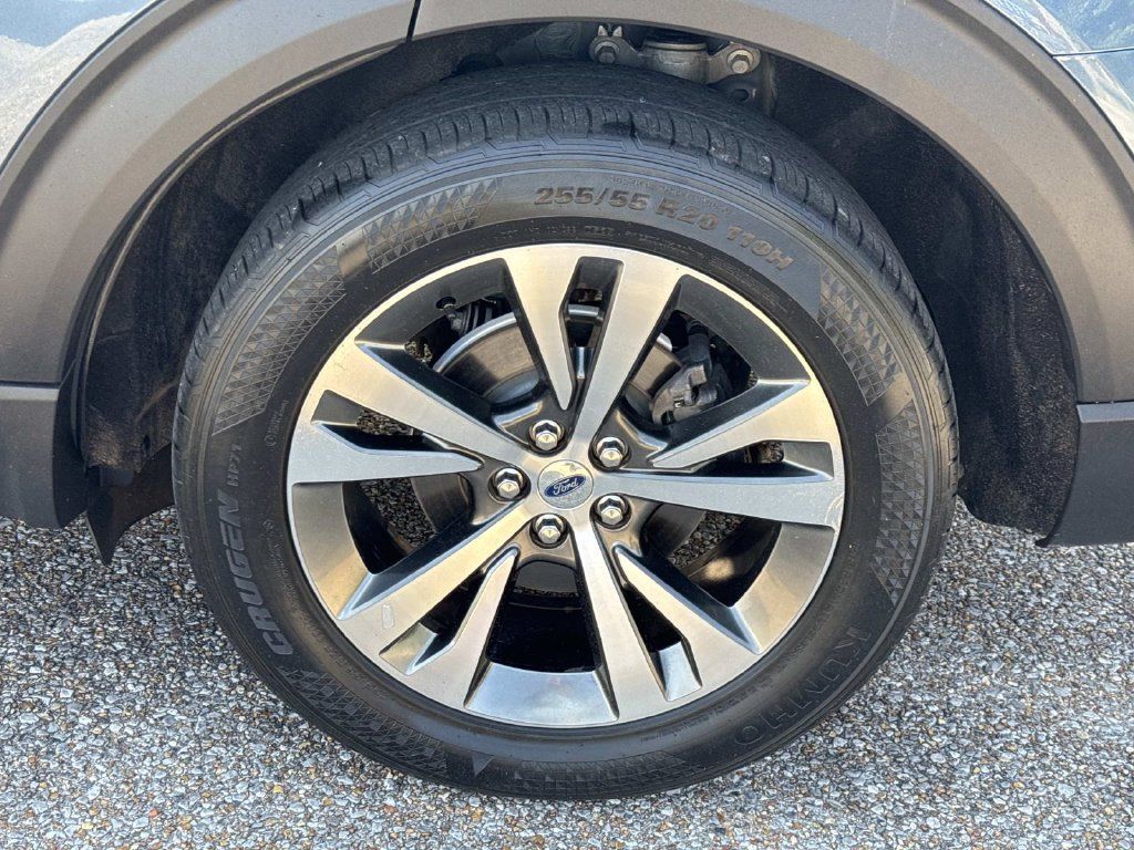 Used 2020 Ford Explorer Platinum w/ Premium Technology Package AWD/4WD image 5