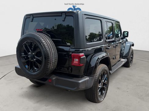 Used 2023 Jeep Wrangler Unlimited Sahara w/ Dual Top Group AWD/4WD image 6