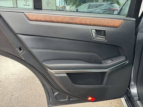 Used 2014 Mercedes-Benz E 350 Sedan image 33