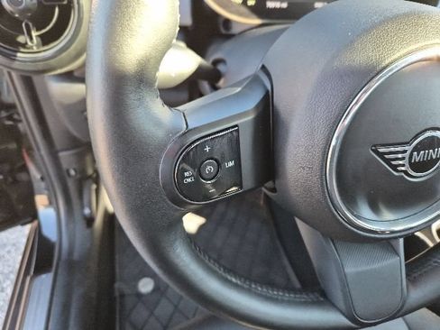 Used 2022 MINI Cooper 4-Door Hardtop w/ Premium Package FWD image 17