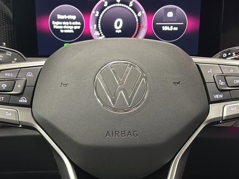 Used 2025 Volkswagen Tiguan SE image 15