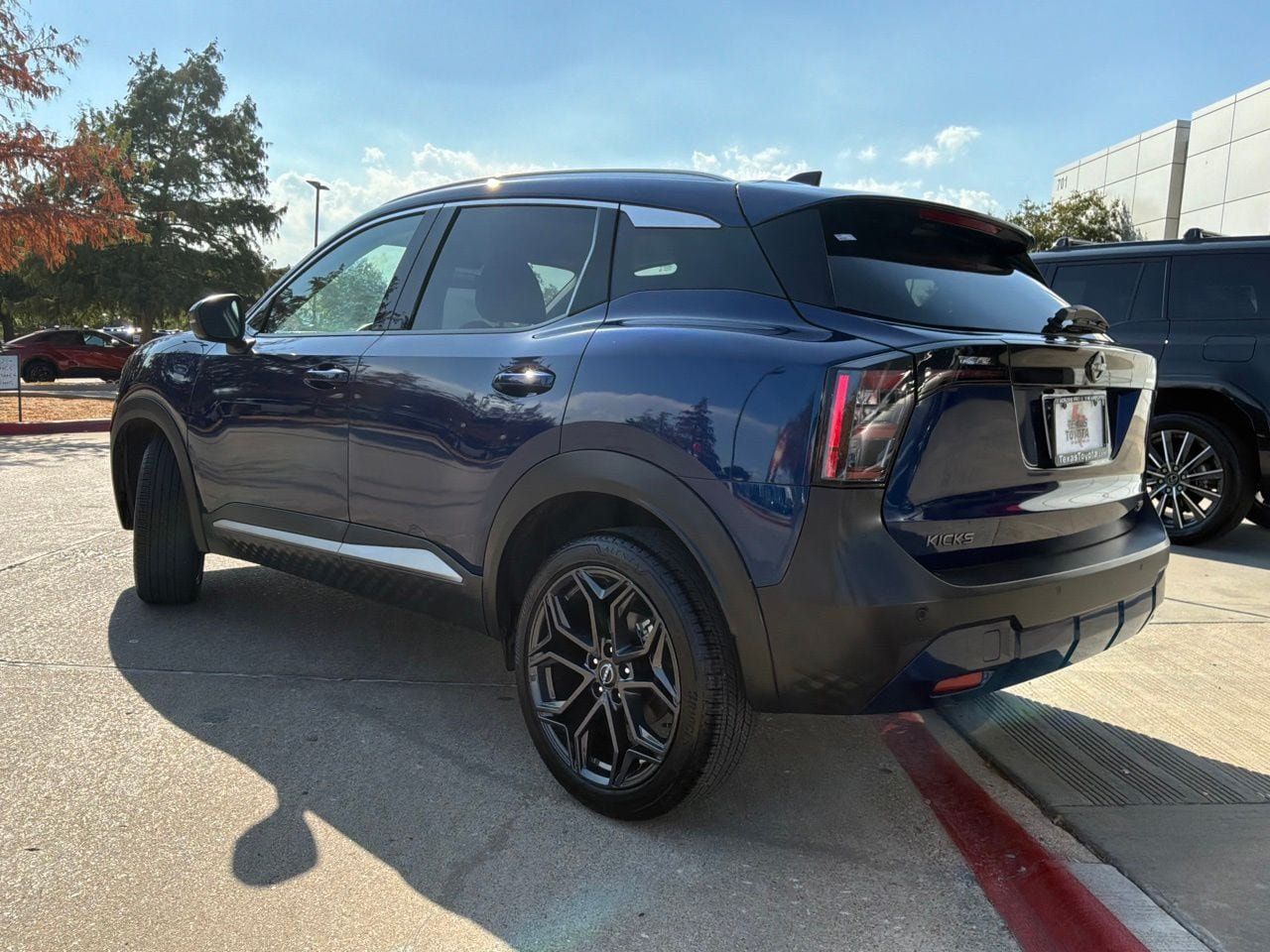 Used 2026 Nissan Kicks SR FWD image 8