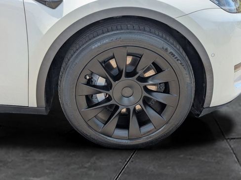 Used 2021 Tesla Model Y Long Range AWD/4WD image 11