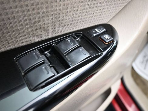 Used 2005 Toyota Sienna LE w/ LE Pkg 2 FWD image 11
