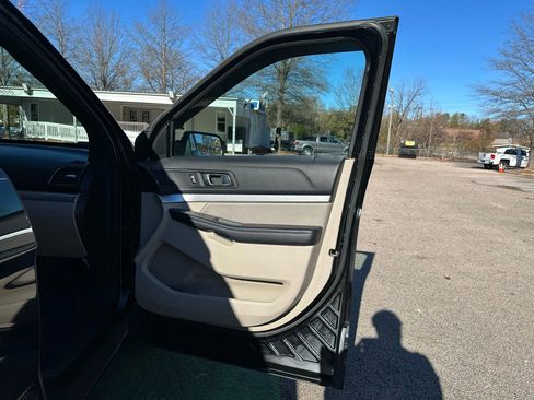 Used 2018 Ford Explorer FWD image 19