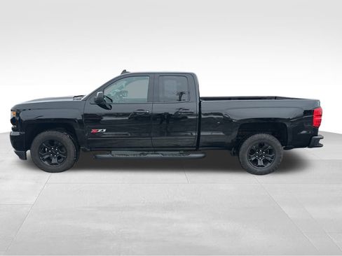 Used 2018 Chevrolet Silverado 1500 LT w/ Midnight Edition image 8