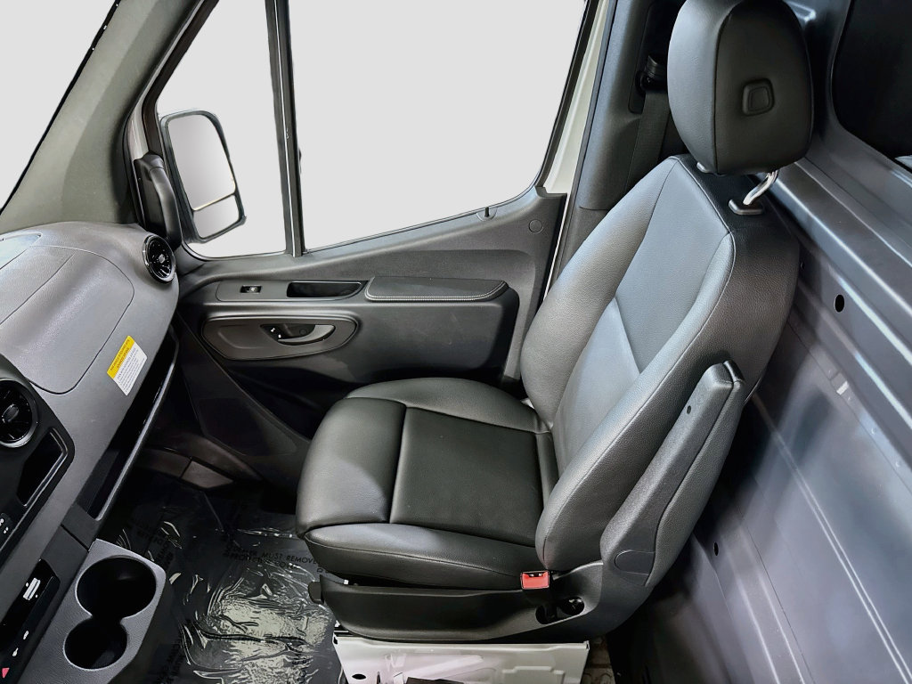 Used 2023 Mercedes-Benz Sprinter 2500 image 27