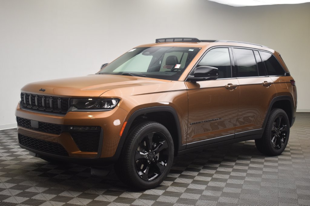 New 2027 Jeep Grand Cherokee Limited w/ Limited Altitude Package AWD/4WD image 16
