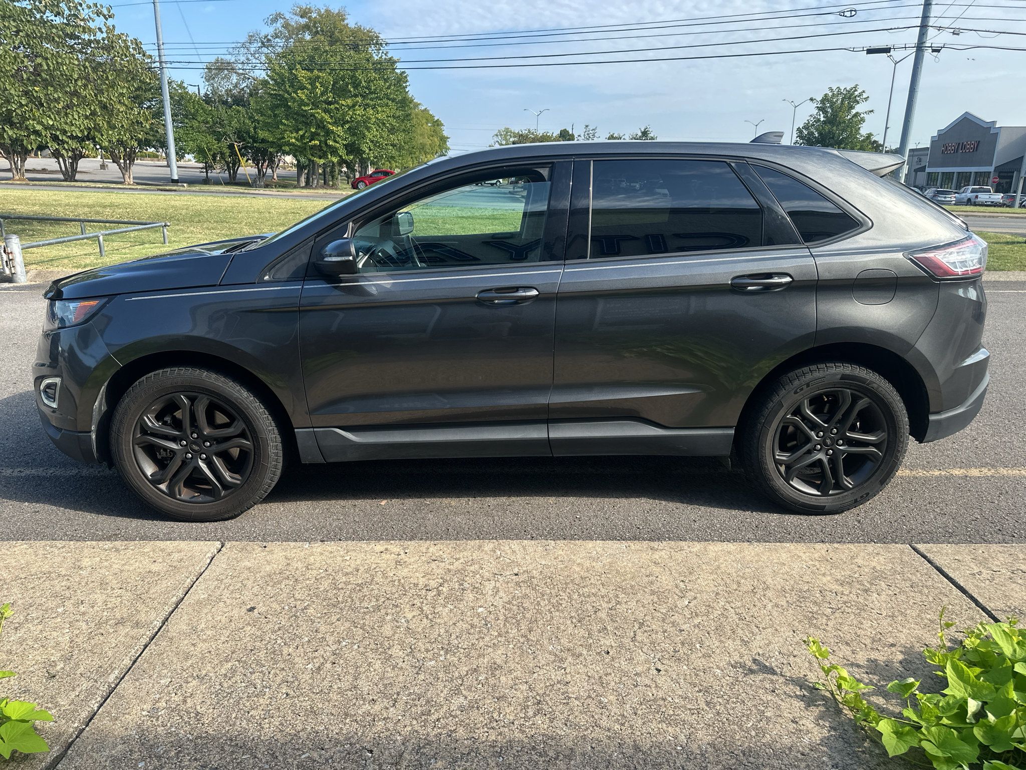 Used 2018 Ford Edge SEL w/ Equipment Group 201A AWD/4WD image 7