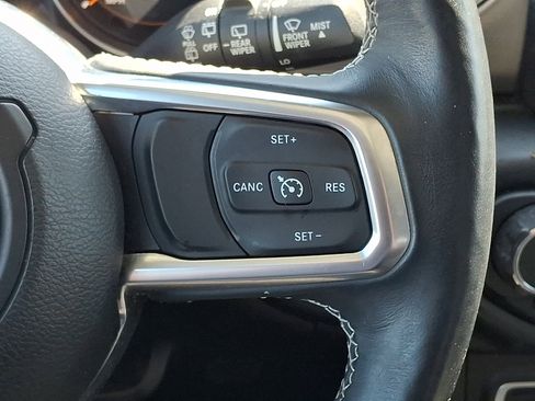 Used 2018 Jeep Wrangler Unlimited Sahara w/ Cold Weather Group AWD/4WD image 24