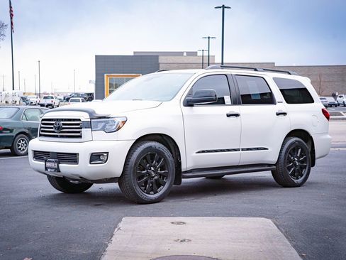 Used 2021 Toyota Sequoia Nightshade image 10