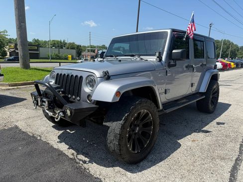 Used 2016 Jeep Wrangler Unlimited Sahara AWD/4WD image 8