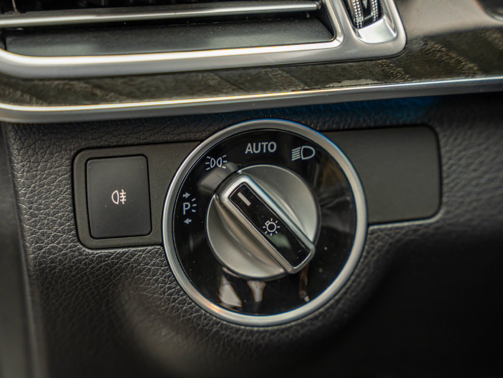 Used 2016 Mercedes-Benz E 350 4MATIC Sedan image 27