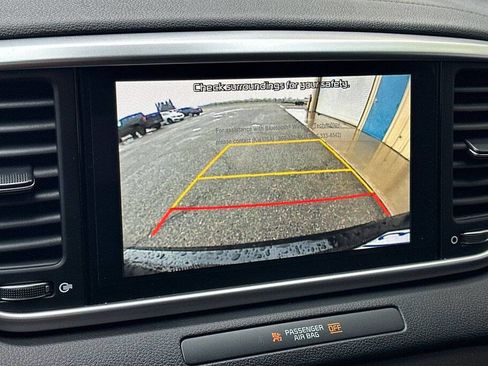 Used 2022 Kia Sportage LX image 19