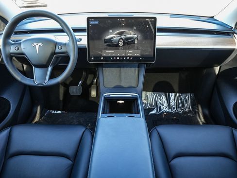 Used 2024 Tesla Model Y Long Range AWD/4WD image 11